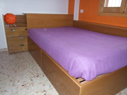 Cabecero con mesita de noche extraible